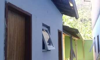 Imagem 4: Casa em Itaipuaçu em rua fechada com portão eletrônico e entrada individual com garagem