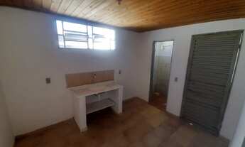 Imagem 4: Kitnet individual. Bairro Batistão. 3 peças com banheiro e quintal