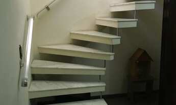 Imagem 2: Sobrado para venda possui 300 metros quadrados com 4 quartos em Vila Brasilina - São Paulo