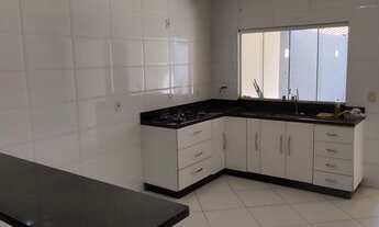 Imagem 6: Casa de condomínio para venda possui 240 metros quadrados com 3 quartos