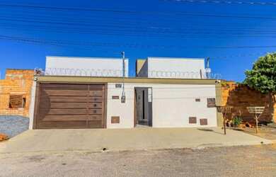 Imagem 2: Casa para venda possui 196 metros quadrados com 2 quartos em Caiçara - Praia Grande - São