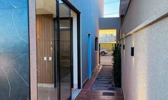 Imagem 6: Casa com 4 suítes, sendo 1 térrea, suíte master com sacada, close e hidromassagem no Jardi