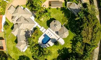 Imagem 2: Casa de condomínio térrea para venda possui 600 metros quadrados com 4 quartos