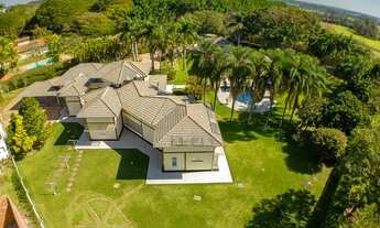 Imagem 4: Casa de condomínio térrea para venda possui 600 metros quadrados com 4 quartos