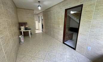 Imagem 5: Casa duplex de dois quartos: churrasqueira, sofá, armários. Comércio, academias, escolas