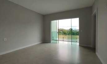 Imagem 4: Sobrado com um fino acabamento, contem 3 quartos sendo 1 suíte, churrasqueira e um ótimo e