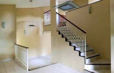 Imagem 7: Casa de condomínio sobrado para aluguel possui 273 metros quadrados com 4 quartos