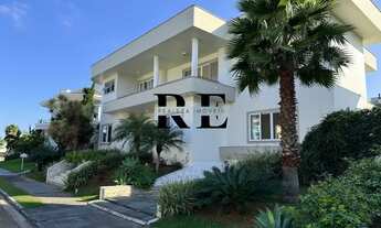 Imagem: Casa Luxuosa com 5 Suítes e Piscina para