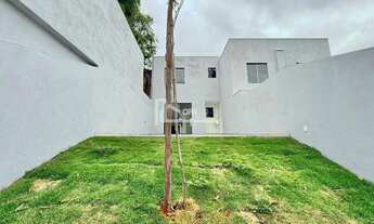 Imagem 2: Casa Geminada Duplex à Venda, 3 Quartos sendo 1 Suíte, 3 vagas e Quintal