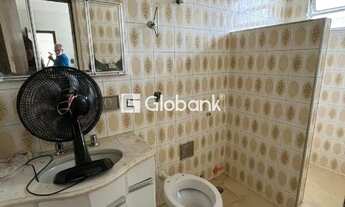 Imagem 3: Casa para Aluguel em Montes Claros - 6 Quartos, 3 Vagas, 380 m² no Bairro Melo