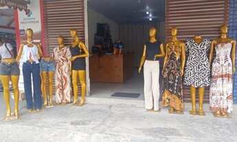 Imagem: Loja de roupas montada bairro. Laranjeiras