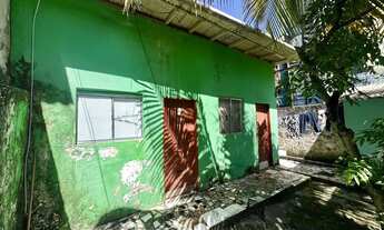 Imagem 2: Casa Sobrado para venda, dispõe de 04 quartos, 02 Kit-Nets com 03 compart, e 02 vagas de g