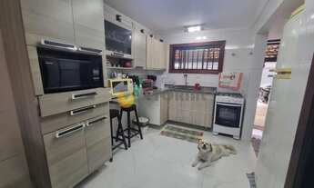 Imagem 6: Sobrado para venda possui 92 metros quadrados com 2 quartos em Martim de Sá - Caraguatatub