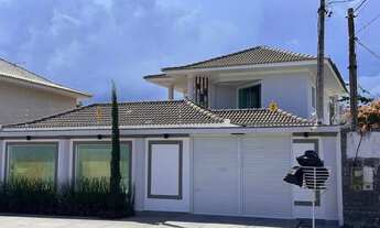 Imagem: Casa de Alto Padrão - Porteira fechada