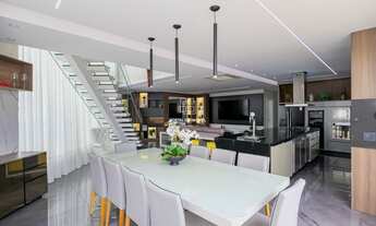 Imagem: Belíssima Residência com Piscina em condomínio