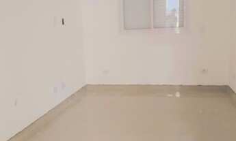 Imagem 6: Casa de esquina bem arejada com muita iluminação natural recém construída. Tem uma sala am