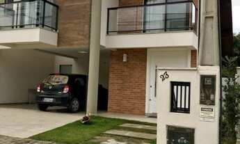 Imagem 2: Sobrado com Piscina em Condomínio Fechado Portal do Sol