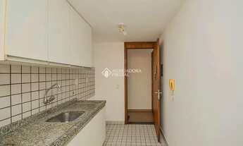 Imagem 2: Apartamento para aluguel tem 68 metros quadrados com 3 quartos em Petrópolis - Porto Alegr