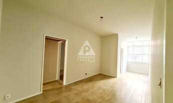 Imagem: Três quartos com vaga reformado em Vila