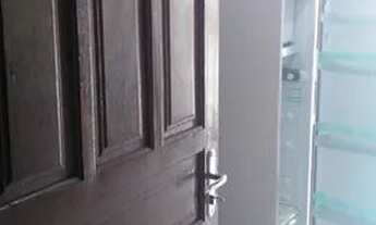 Imagem: Quitinete para moça, com fiador Bairro