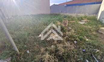 Imagem 2: Terreno Plano entre casas no Bairro no Jardim das Palmeiras. Rio Claro/SP