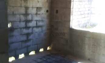 Imagem 7: Terreno de 512m² fechado de muro com casa em construção