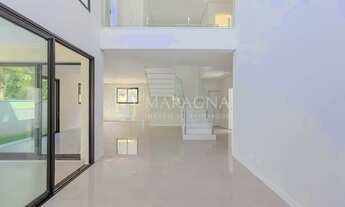 Imagem 3: Casa nova e sofisticada em condomínio exclusivo de Santa Felicidade