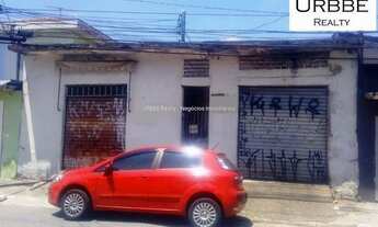 Imagem 2: Terreno com casas antigas