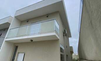 Imagem: Linda casa de 2 dormitorios com 2 suítes