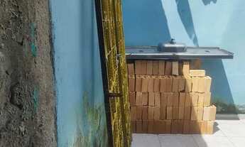 Imagem 3: Porta de ferro Casa com 1 dormitório