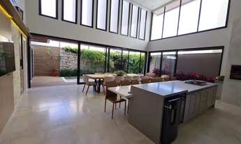 Imagem 7: Condomínio Jardim Versailles, Casa 4 Suítes, sendo 3 Suítes no Térreo, Alto Padrão, Oportu