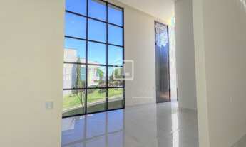 Imagem 3: Casa de condomínio sobrado para venda tem 302 metros quadrados com 5 quartos