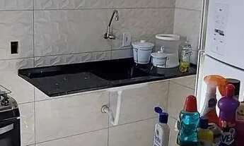 Imagem 7: Casa com dois cômodos e garagem para 2 carros