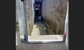 Imagem 3: Casa com dois cômodos e garagem para 2 carros