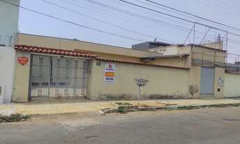 Imagem: Casa 230 m², 3 quartos, Próximo Praça