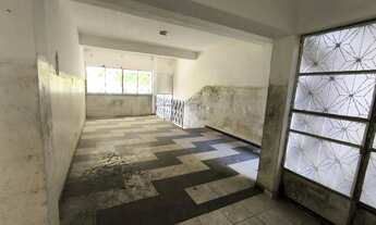 Imagem 6: Casa no farol, medindo 8 por 27, com 5/4, garagem, 2 salas, varanda, cozinha e quintal