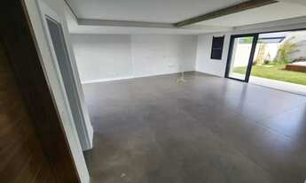 Imagem 4: Casa Nova em Cond 265 m2 priv. 3 suítes com closets, 4 vagas, amplo quintal com spa no Par