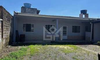 Imagem: Casa com amplo terreno e 3 quartos no bairro