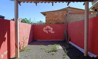 Imagem 7: Sobrado 2 dormitórios, 2 banheiros , patio individual na frente e nos fundos