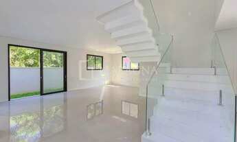 Imagem 5: Casa nova e sofisticada em condomínio exclusivo de Santa Felicidade