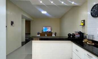 Imagem 6: Casa com 5 quartos, piscina e churrasqueira, em lote de 818 m²