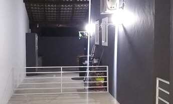 Imagem 7: Casa com amplo quintal, 02 quartos, suíte, planejados, garagem coberta, aceita carro