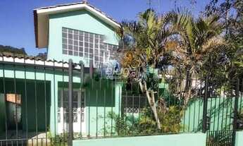 Imagem: Casa De 4 Dormitórios, Sala de Estar, Banheiro