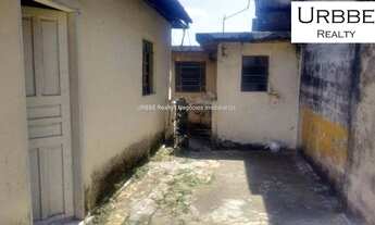 Imagem 3: Terreno com casas antigas