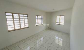 Imagem 4: Casa com entrada independente, de 02 (dois) quartos e 02 vagas de garagem