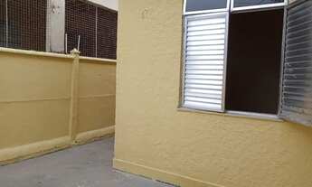 Imagem 4: Casa Térrea de frente para rua, arejada, com quintal e próxima da Est. do Portela