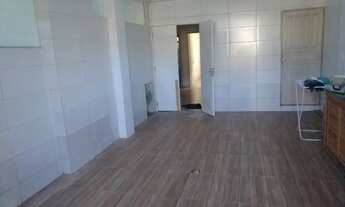 Imagem 2: Casa no Rio Vermelho de 2 quartos e vaga de garagem grande