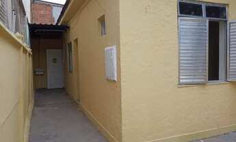 Imagem 2: Casa Térrea de frente para rua, arejada, com quintal e próxima da Est. do Portela