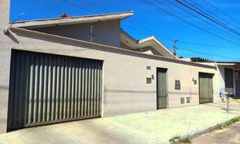 Imagem 2: Duas casas à venda no mesmo lote Casa de Rua com 3 Quarto(s) e 4 banheiro(s) à Venda, 342