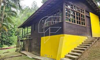 Imagem: Chácara à beira de um rio de águas cristalinas